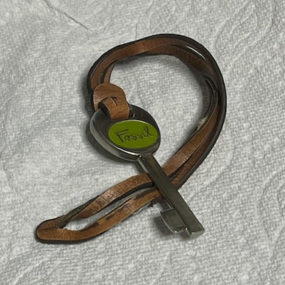 Fossil Silver Tone Green Brown Leather Strap Charm Hang Tag 9.5" Long - Picture 2 of 11